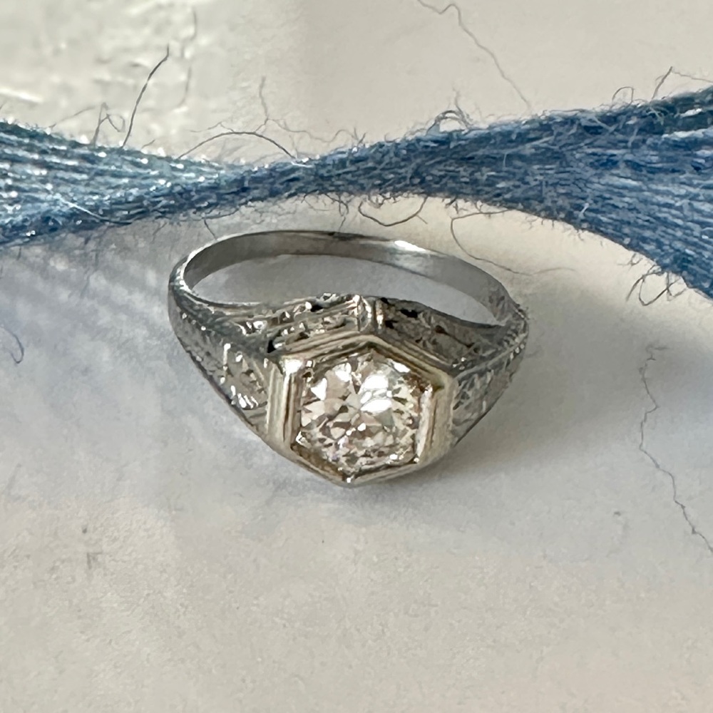 18K White Gold Diamond Ring